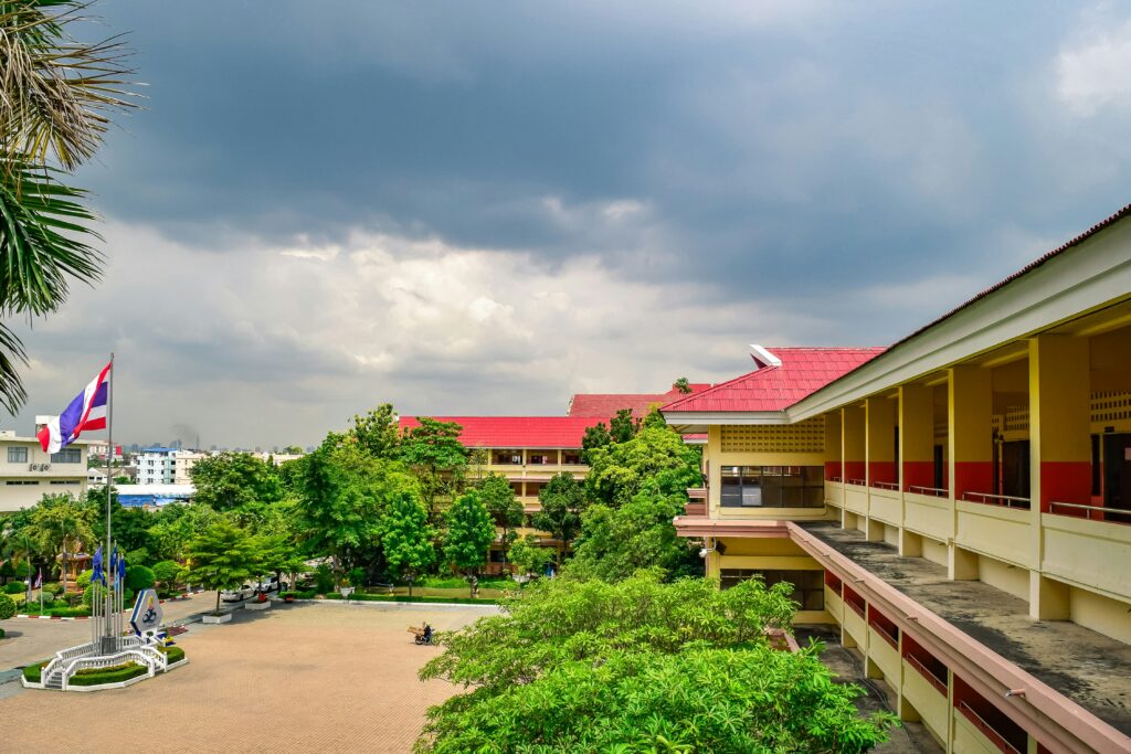 โรงเรียนสองภาษาลาดพร้าว คู่มือเลือกโรงเรียนไบลิงกวลฉบับผู้ปกครองยุคใหม่